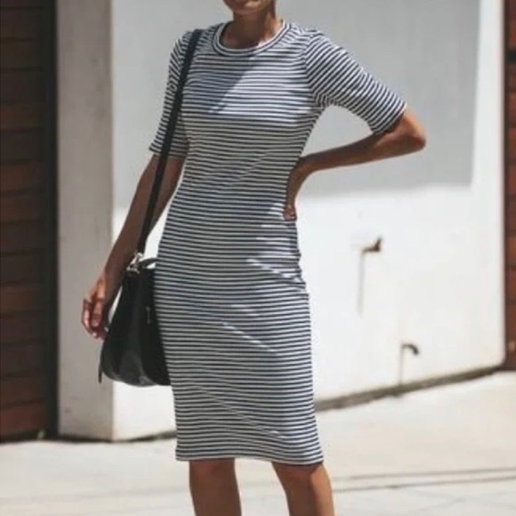 Vici Dresses & Skirts - VICI black and white striped 1/2 sleeve fitted midi dress size large